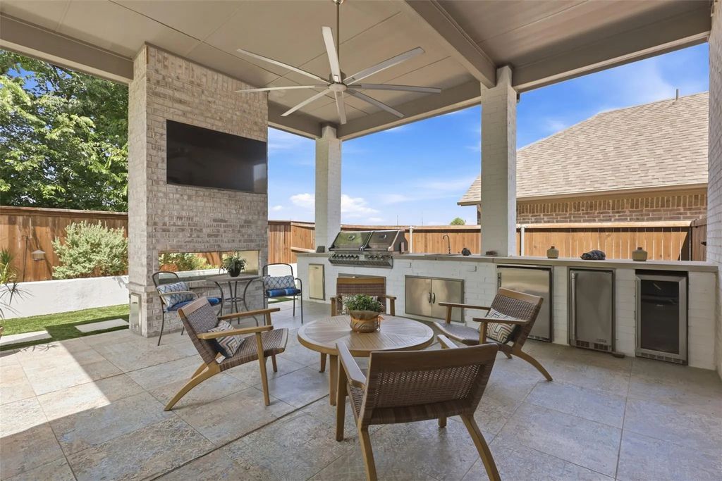 2505 Oxford Street, Melissa