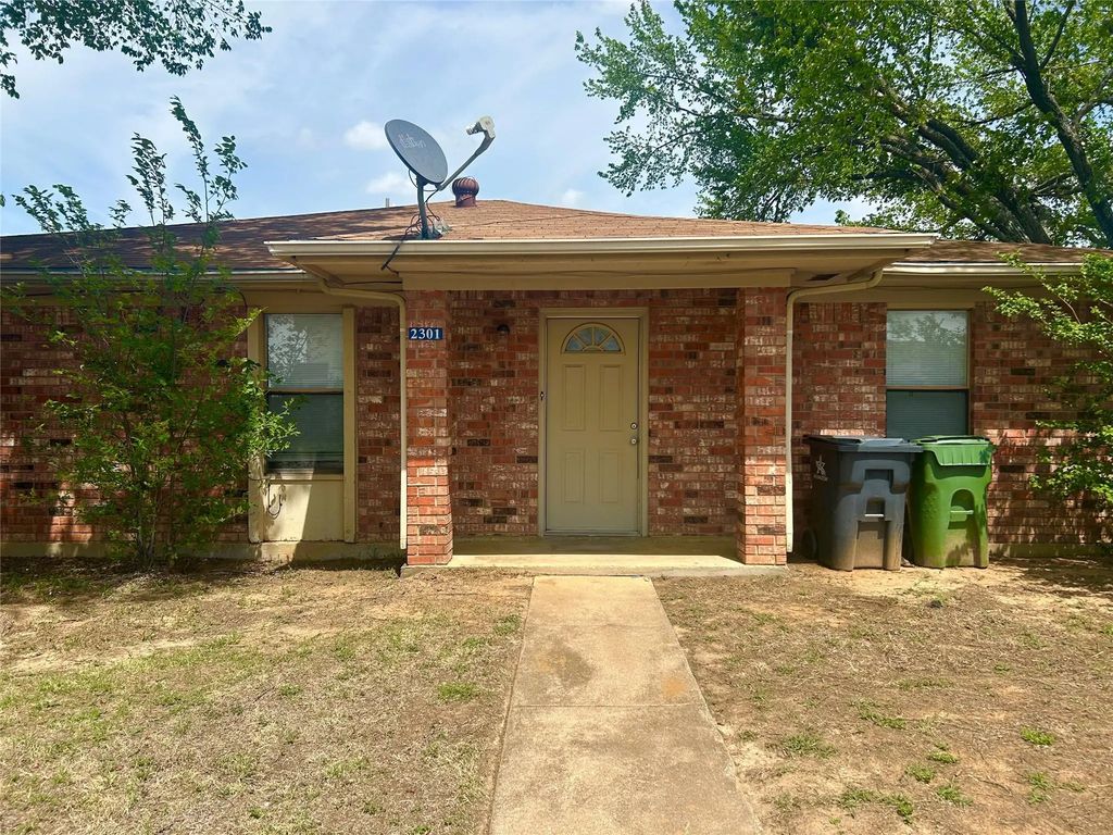 2301 Lido Lane, Arlington