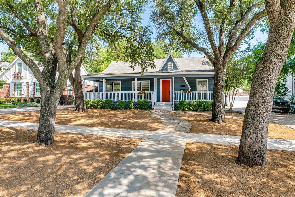5012 Calmont Avenue, Fort Worth