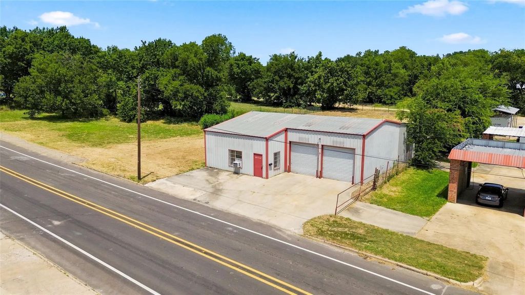 901 E Dallas Avenue, Cooper