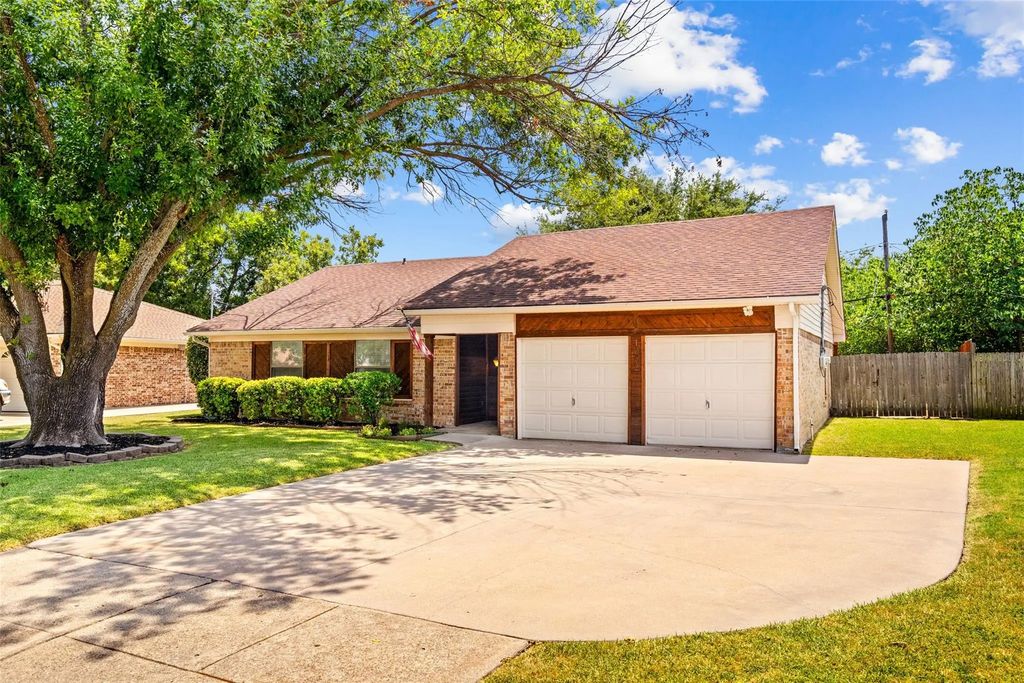 1032 Kane Street, Benbrook