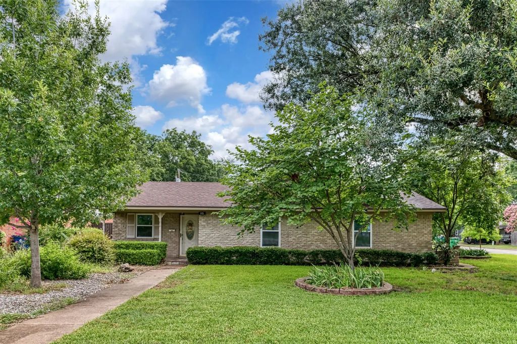 113 E Avenue C, Waxahachie