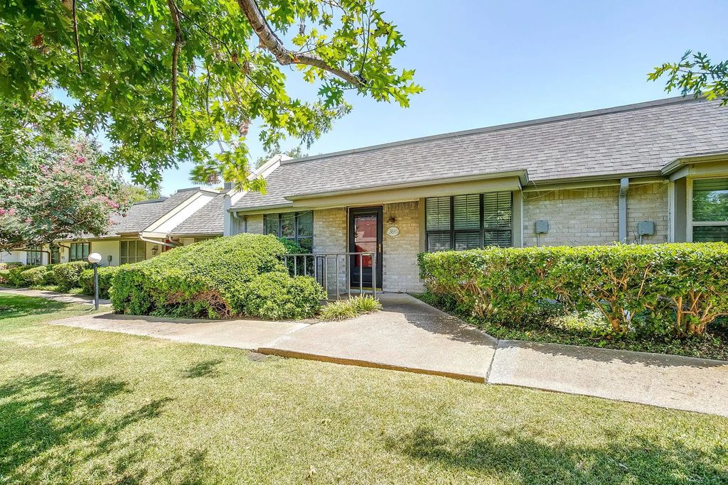 13845 Leinsper Green Street, Dallas