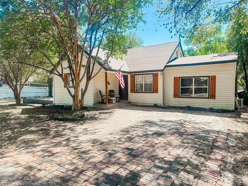 212 Penn Street, Waxahachie