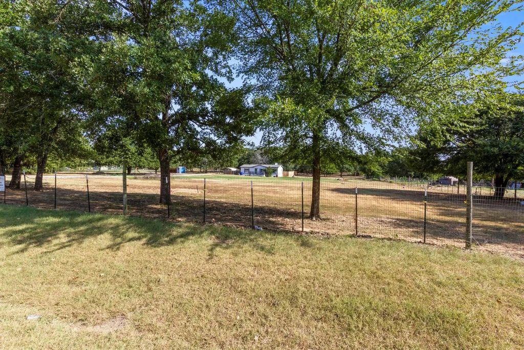313 Hogan Lane, Whitesboro