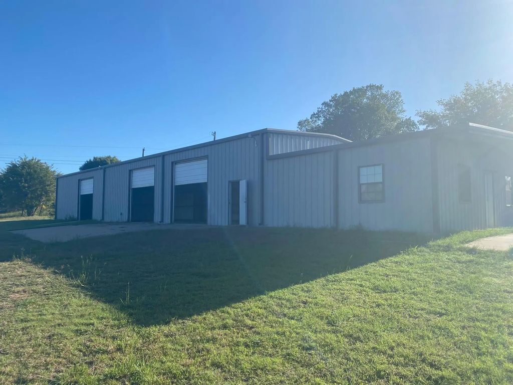 5201 N Fm 51, Weatherford