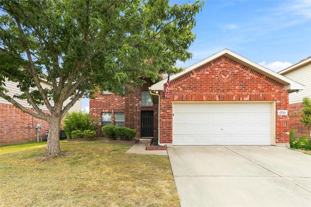 5825 Show Master Lane, Fort Worth