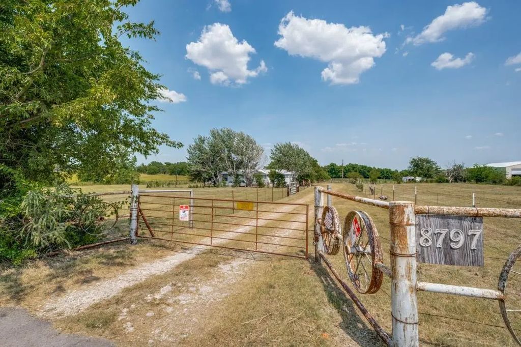 8797 Fm 2450, Sanger