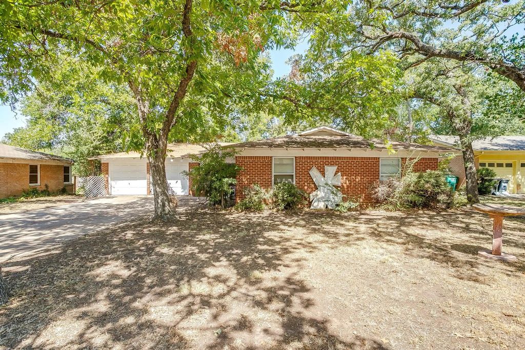 7205 Robinhood Lane, Fort Worth