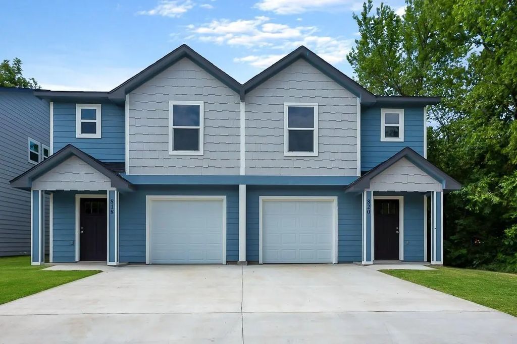 818 W Walker Street, Denison