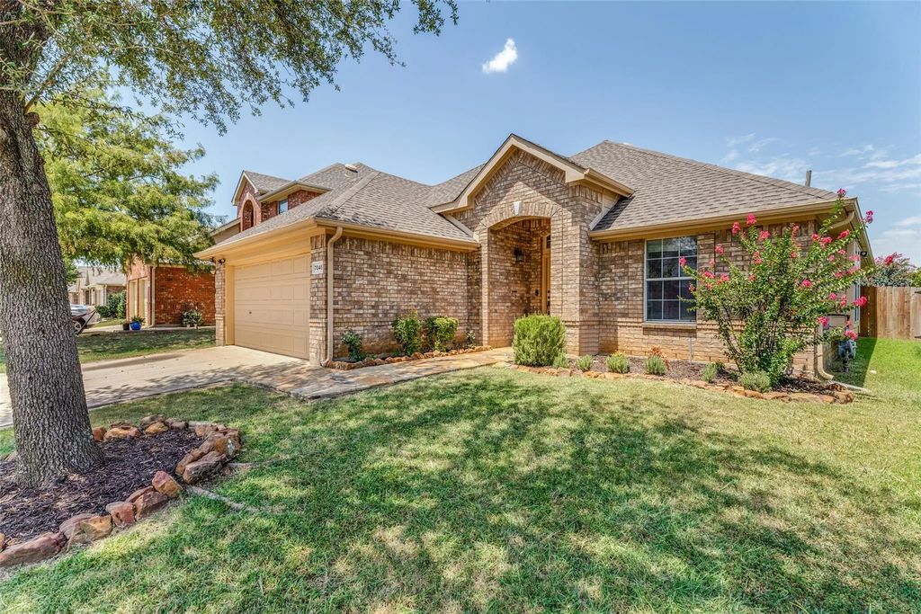 7045 Welshman Drive, Fort Worth