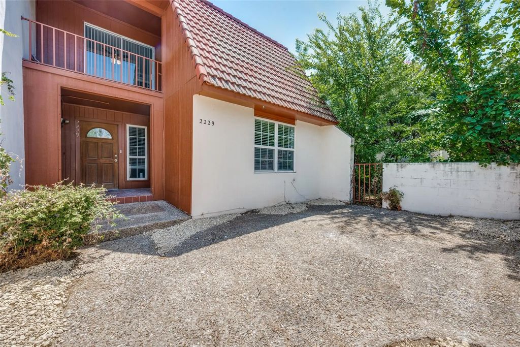 2229 Seville Court, Dalworthington Gardens