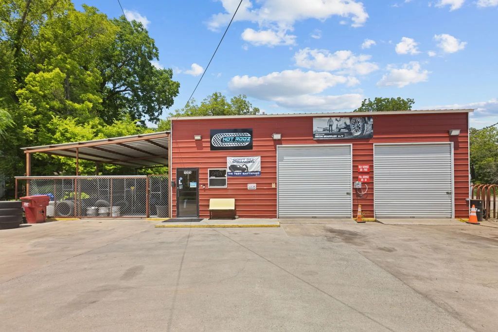 1305 W Main Street, Clarksville