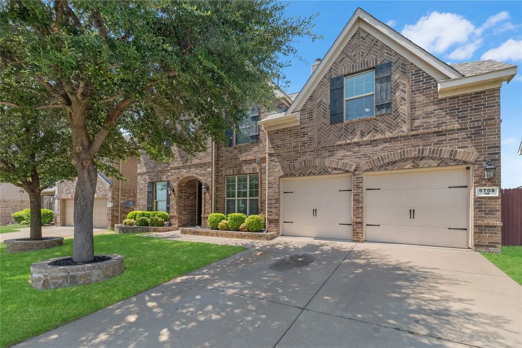 5708 Sleepy Creek Lane, Fort Worth