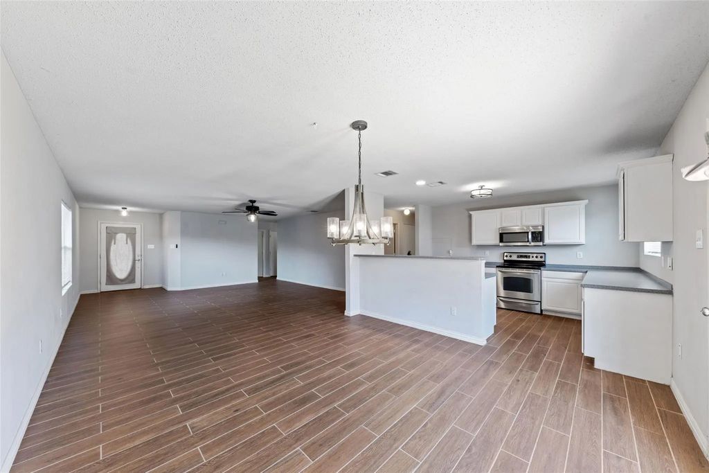 4921 Thorn Hollow Drive, Fort Worth
