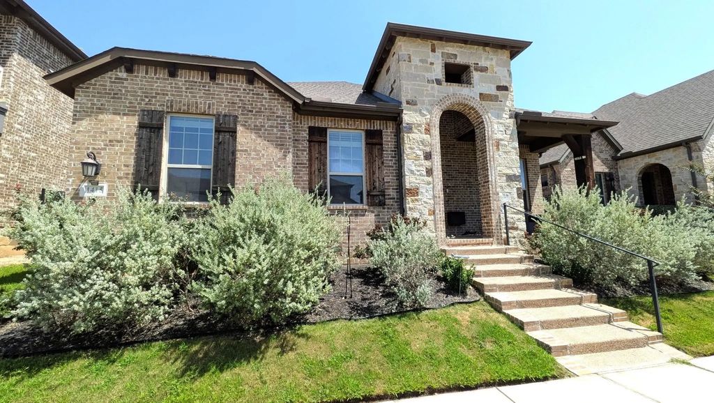 1415 White Squall Trail, Arlington