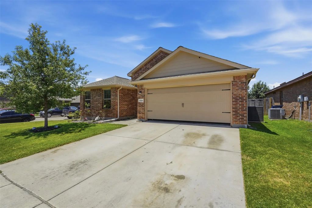 1124 Autumnwood Drive, Azle