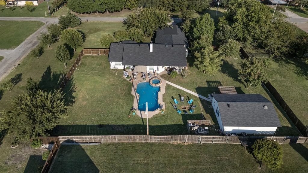 511 S Sulphur Street, Leonard