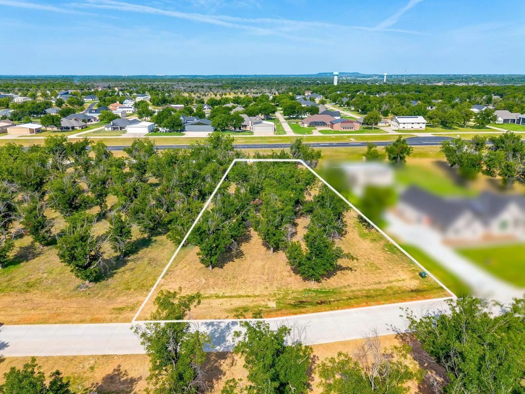 943 E Landings, Granbury