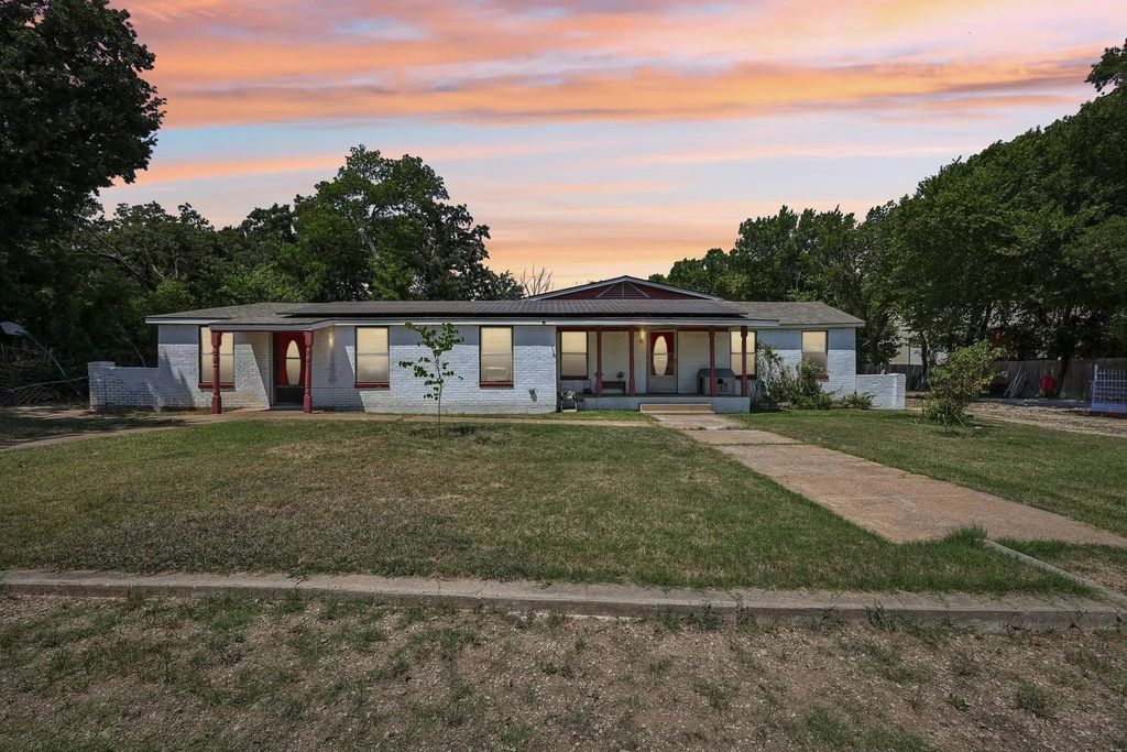 2450 S Burleson Boulevard, Burleson
