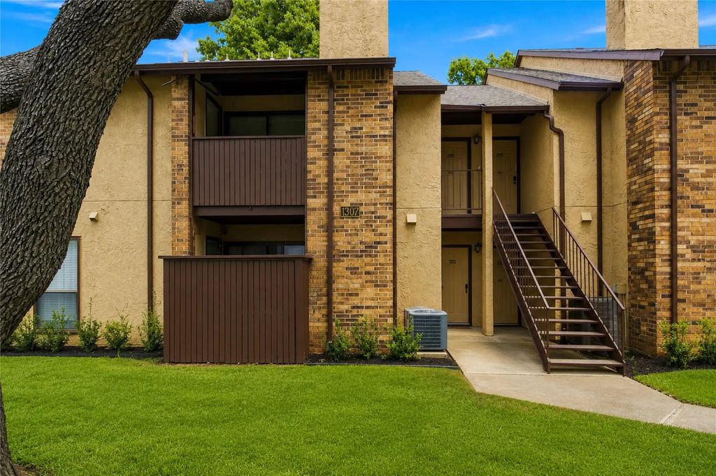 1307 Willoughby Lane 5421, Arlington