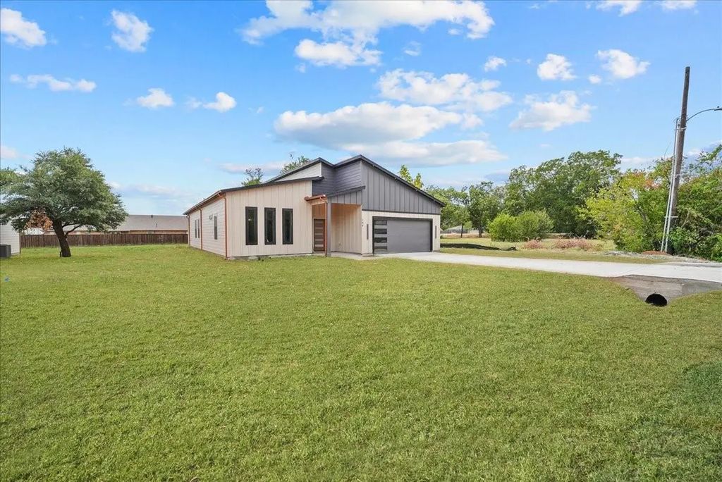 106 W Dogwood Trail, Fate