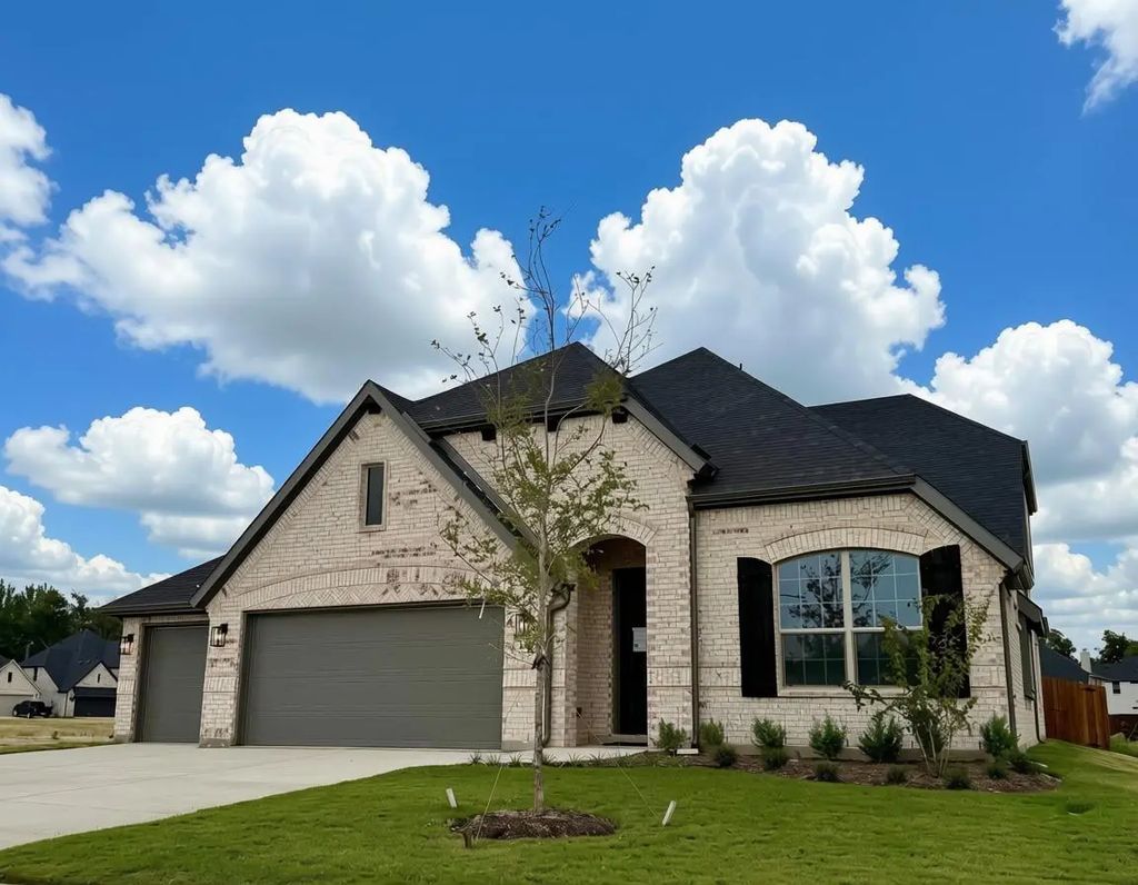 345 Penley Place, Greenville