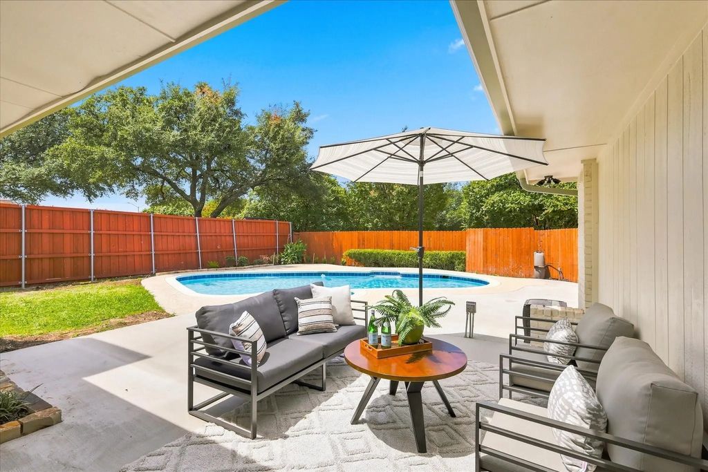 15905 Longvista Drive, Dallas