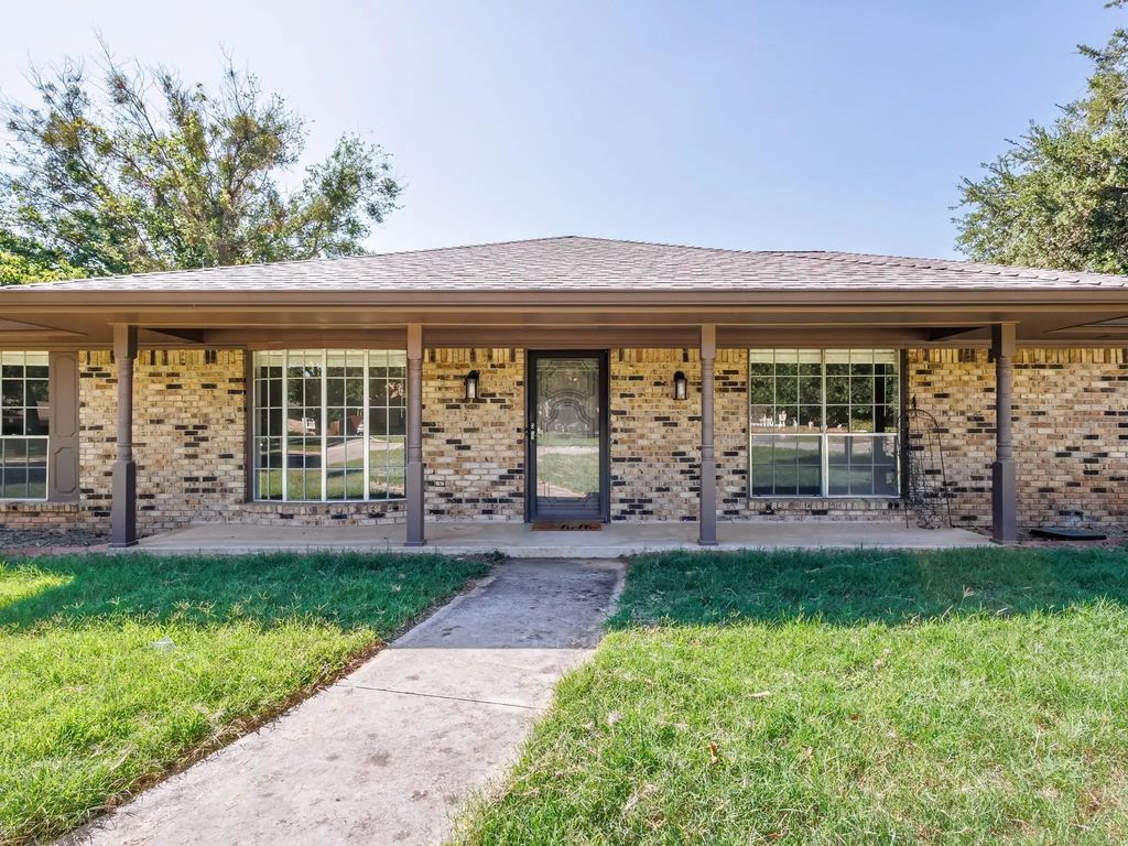 8 Canyon Creek Drive, Brownwood