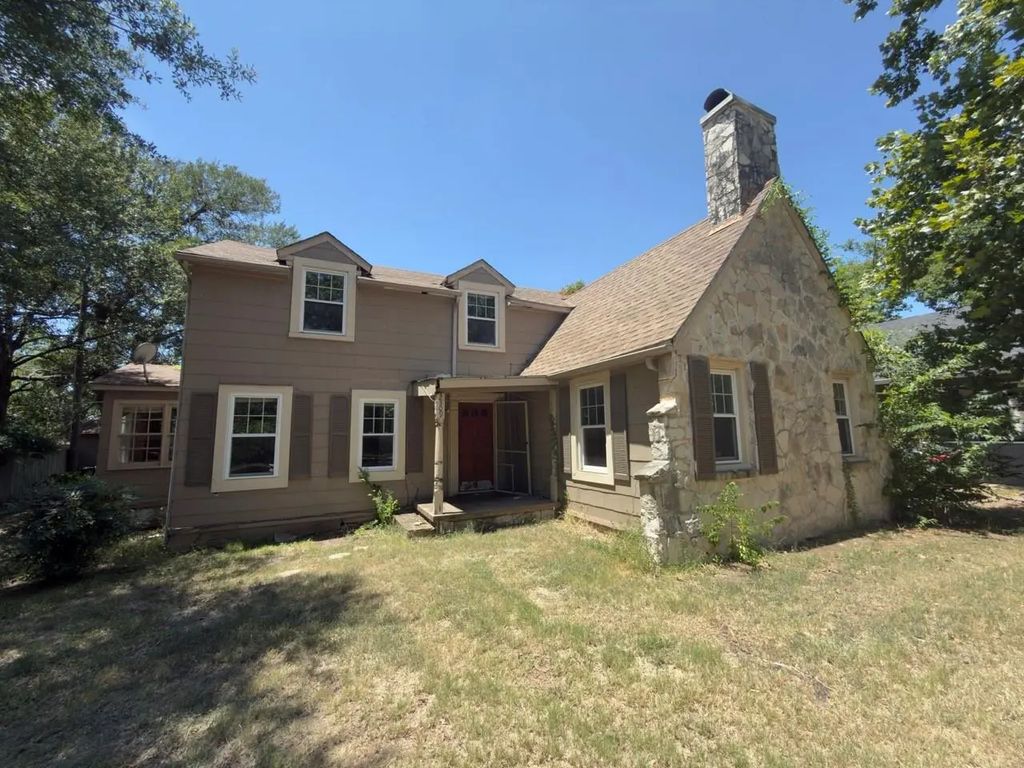 2309 Mayo Street, Commerce