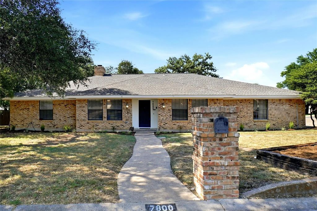 7800 Skylake Drive, Fort Worth