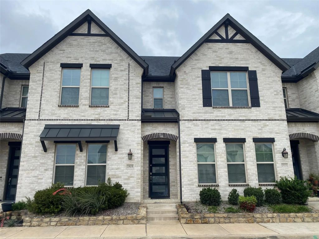 1919 Diyaa Court, Farmers Branch