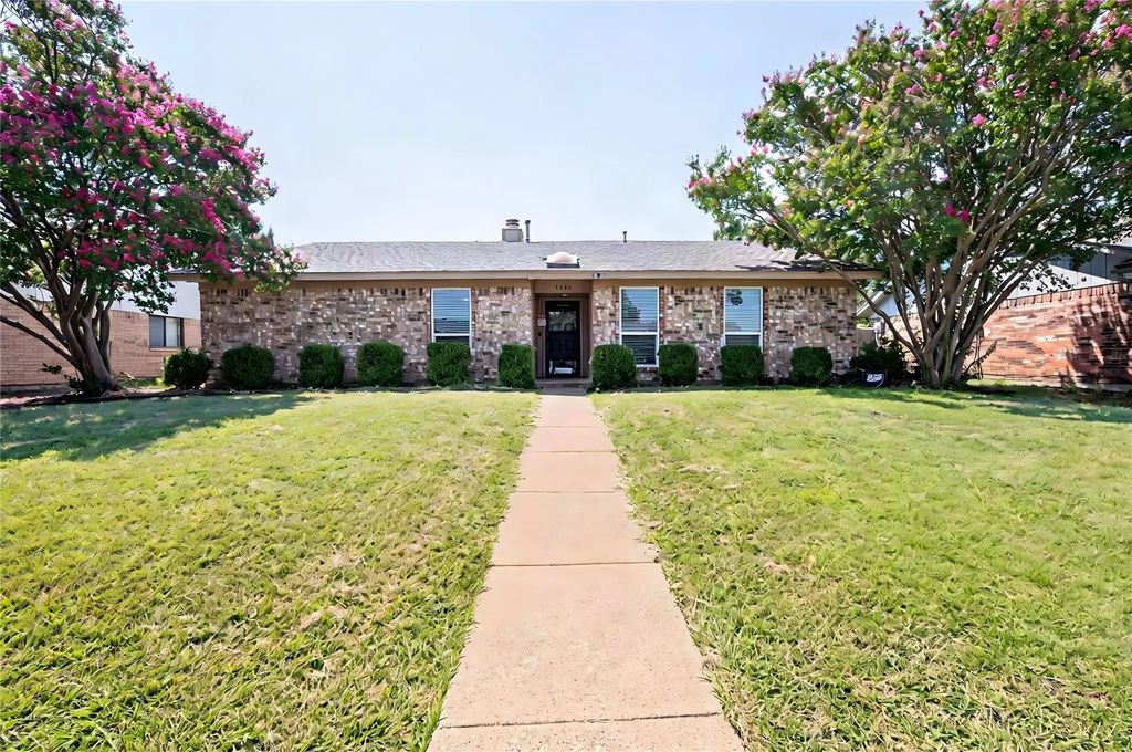 1654 Clarendon Drive, Lewisville