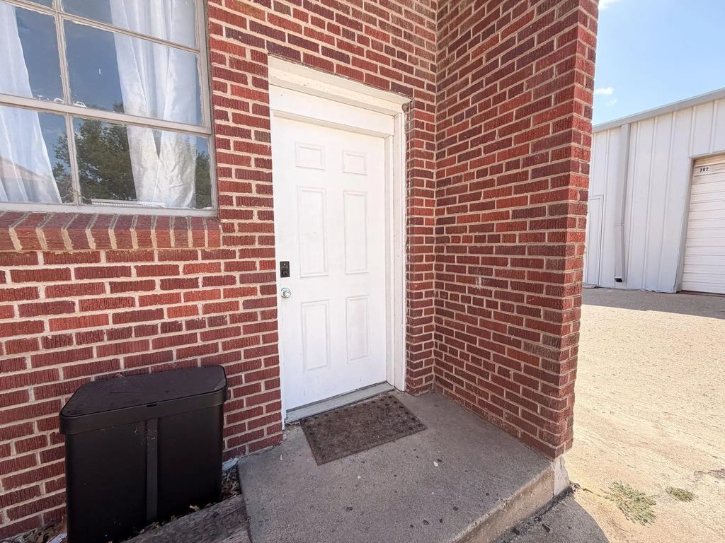 1300 W Main Street 100, Waxahachie
