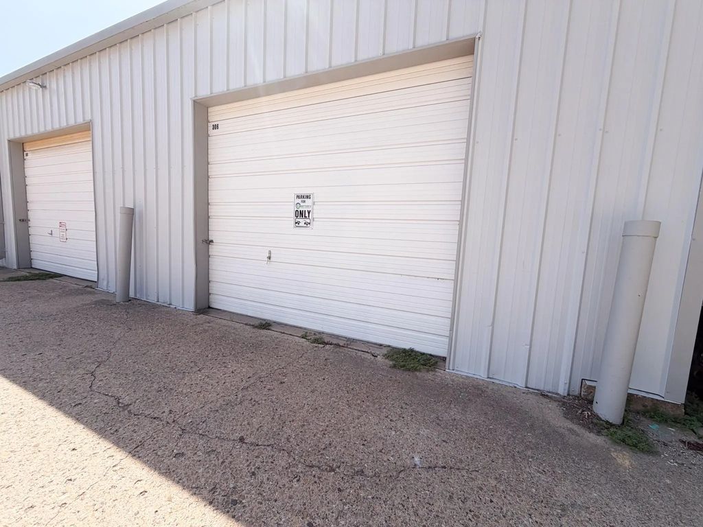 1300 W Main Street 306, Waxahachie