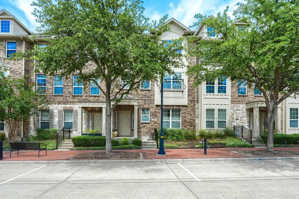 3885 Asbury Lane, Addison
