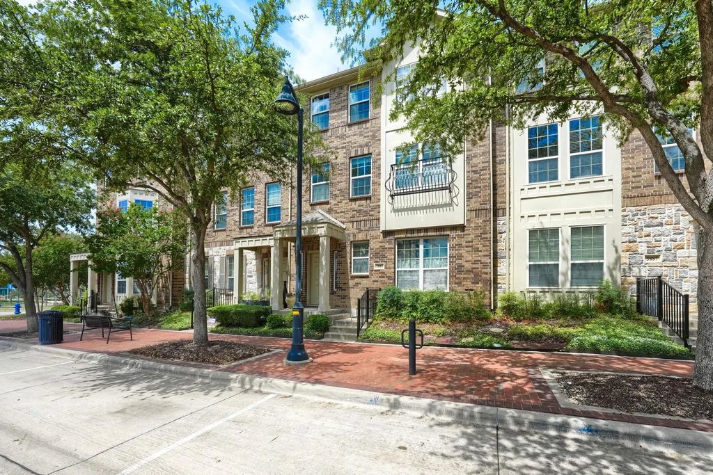 3885 Asbury Lane, Addison