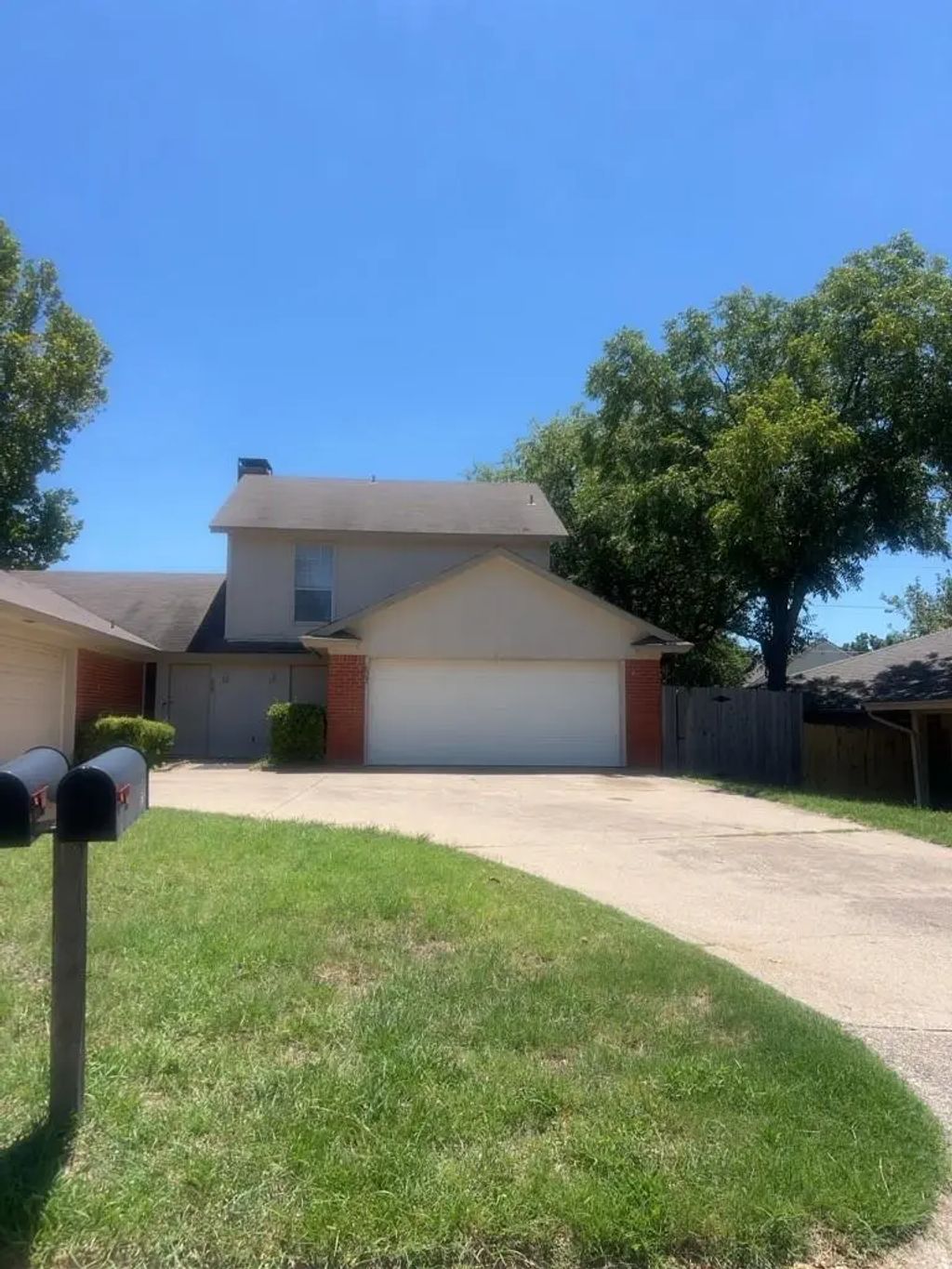 627 Overlook Court, Arlington