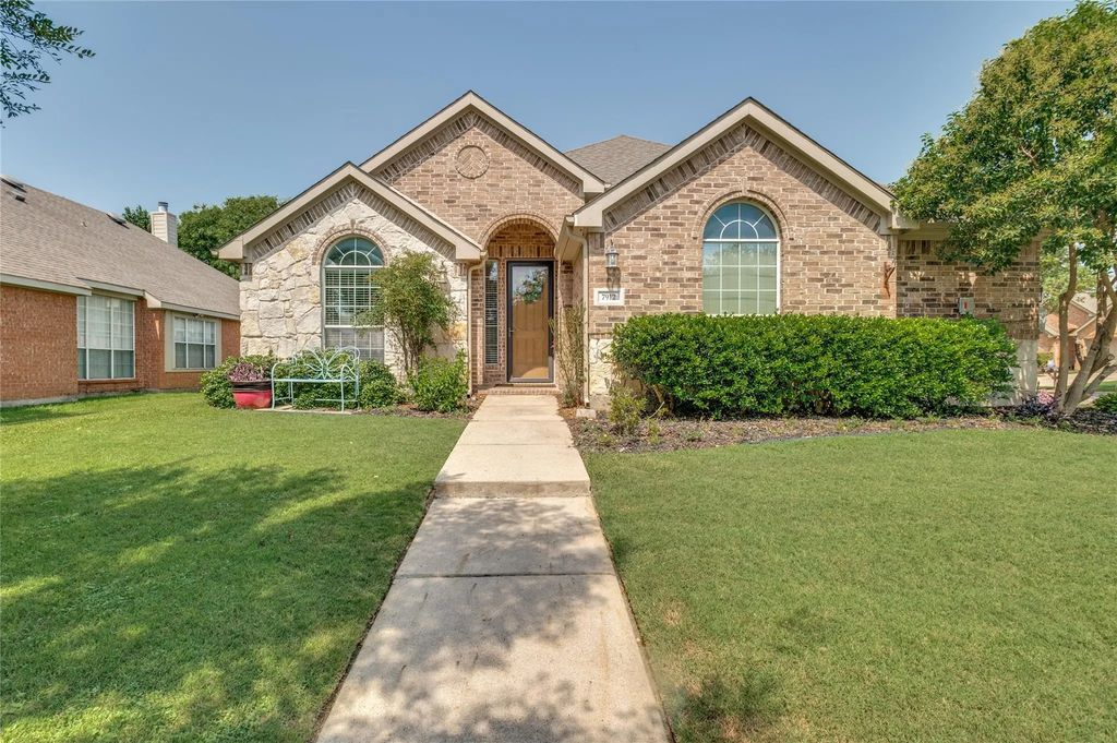 7912 Hosta Way, Fort Worth