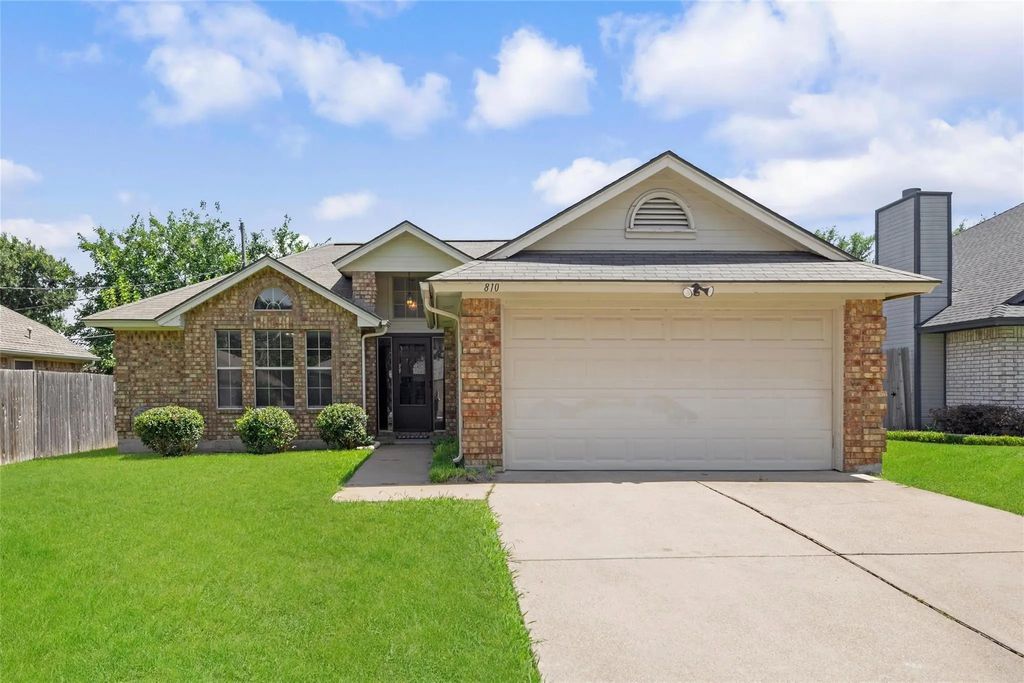 810 Castleview Drive, Arlington