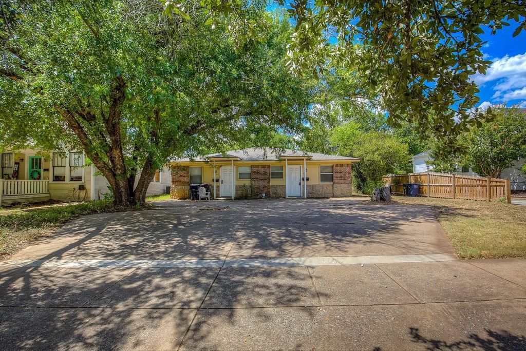 2700 S Adams Street, Fort Worth