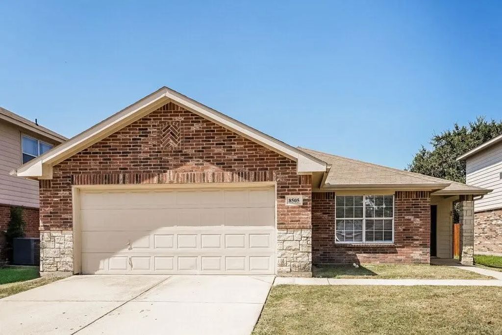 8505 Shallow Creek Drive, Fort Worth