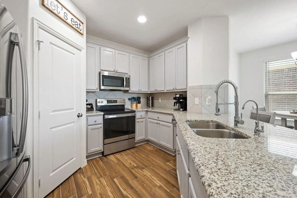 312 Marble Creek Drive, Fort Worth