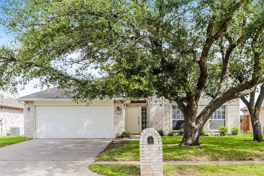 950 Silver Streak Drive, Saginaw