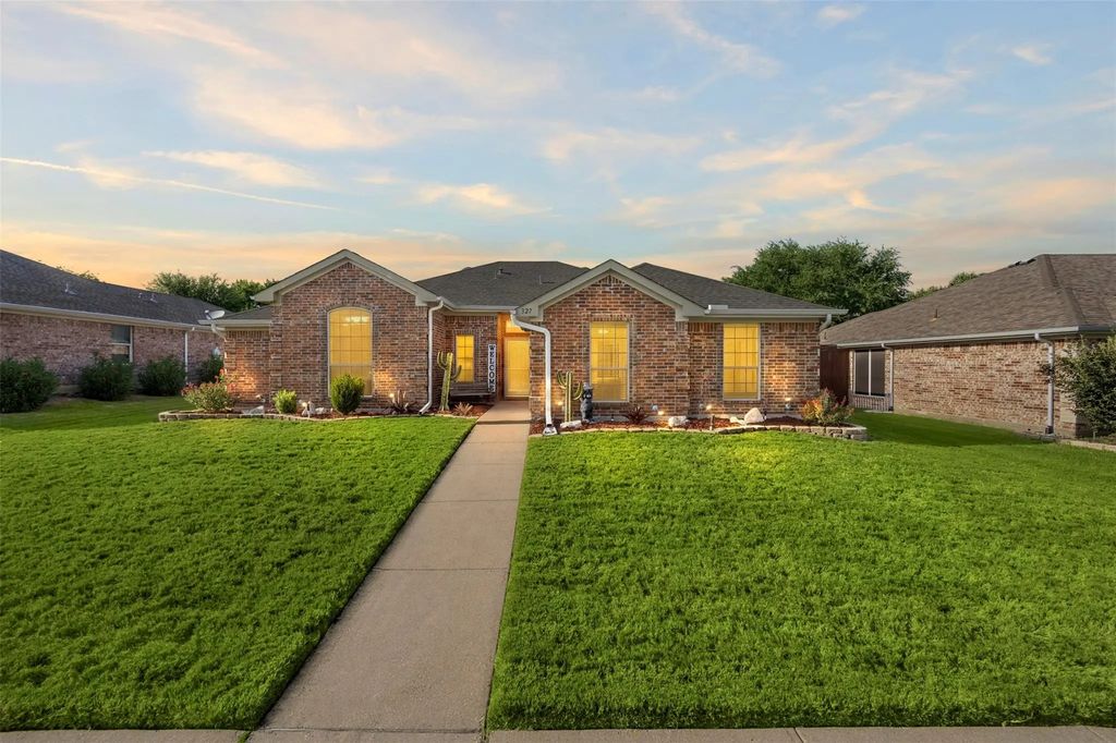 327 Choctaw Trail, Waxahachie