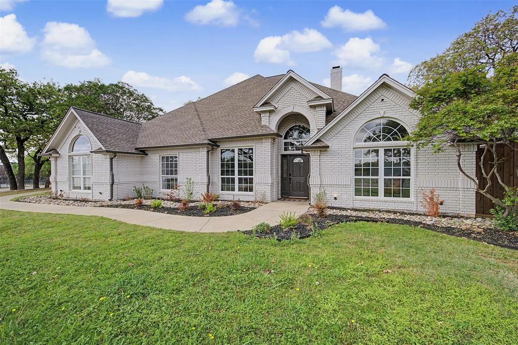 1029 Oakridge Court, Burleson