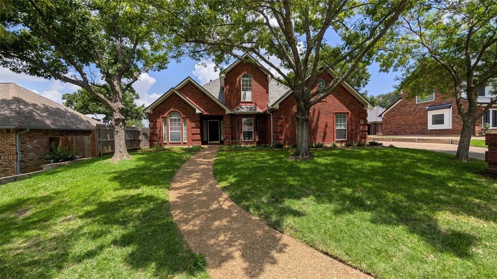 7525 Brentwood Court, North Richland Hills