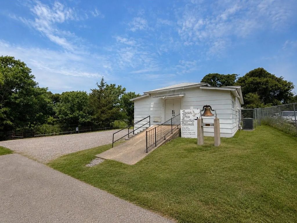 1401 W Dubois Street, Denison