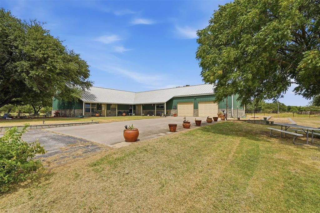 8165 Jackson Road, Krum