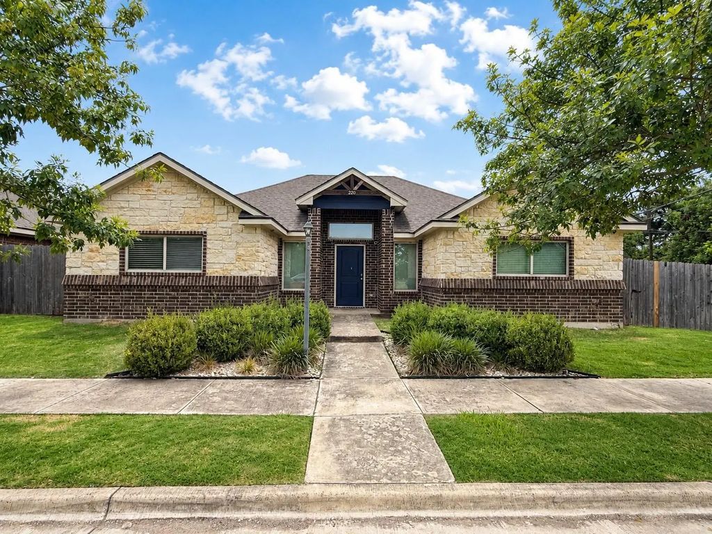 220 Church Avenue, Waco